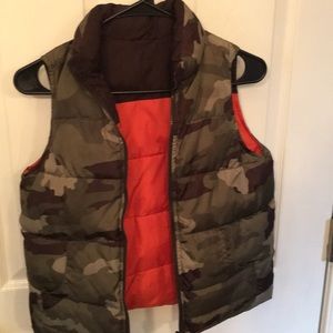 Boys camo puffer vest
